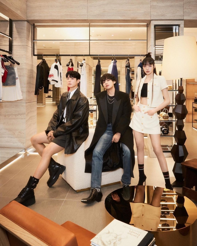 Tripel Combo Visual, Potret V BTS, Lisa BLACKPINK dan Park Bo Gum Tampil di Pembukaan Pop Up Store CELINE Korea Bikin Fans Kelepek-Kelepek