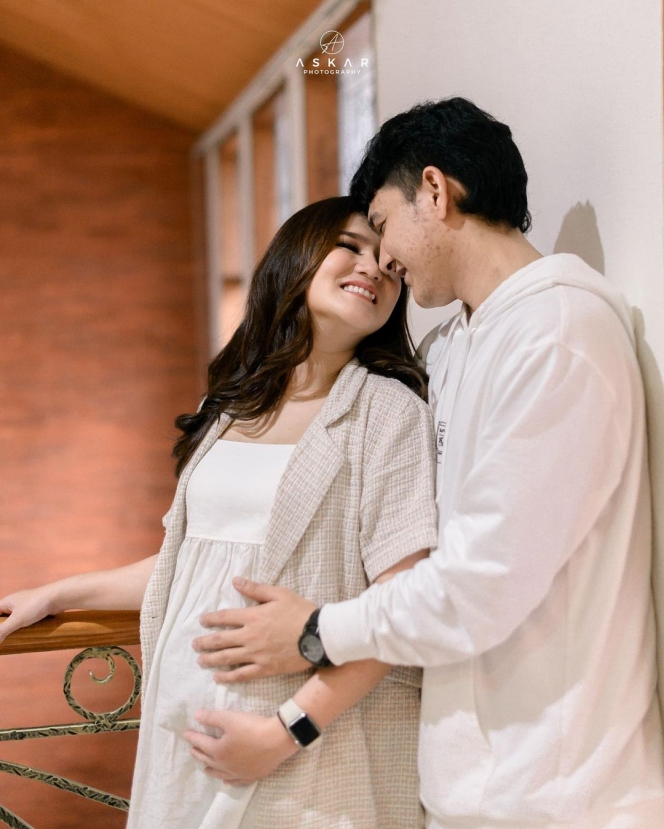 Potret Gender Reveal Masayu Clara yang Bakal Dikaruniai Bay Kembar, bahagia Banget!