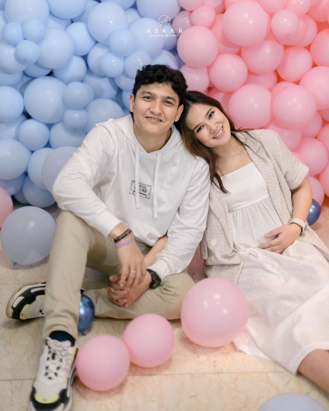 Potret Gender Reveal Masayu Clara yang Bakal Dikaruniai Bay Kembar, bahagia Banget!