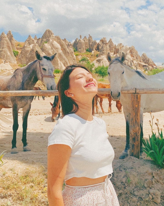 Potret Cantik Cassandra Lee saat Berlibur ke Cappadocia Turki, Pesonanya Bikin Adem