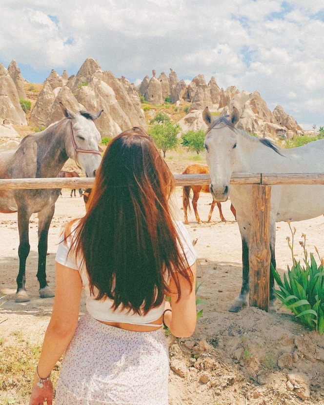 Potret Cantik Cassandra Lee saat Berlibur ke Cappadocia Turki, Pesonanya Bikin Adem