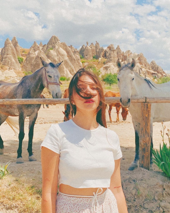 Potret Cantik Cassandra Lee saat Berlibur ke Cappadocia Turki, Pesonanya Bikin Adem