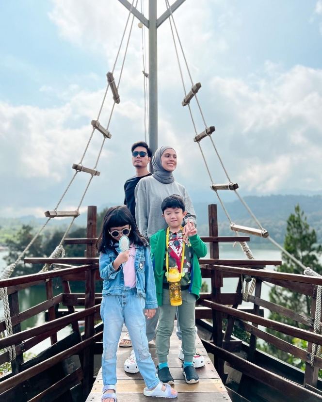 Potret Seru Liburan Keluarga Nycta Gina dan Rizky Kinos di Ciwidey, Pesona Sang Putri Disebut Bak Idol K-Pop
