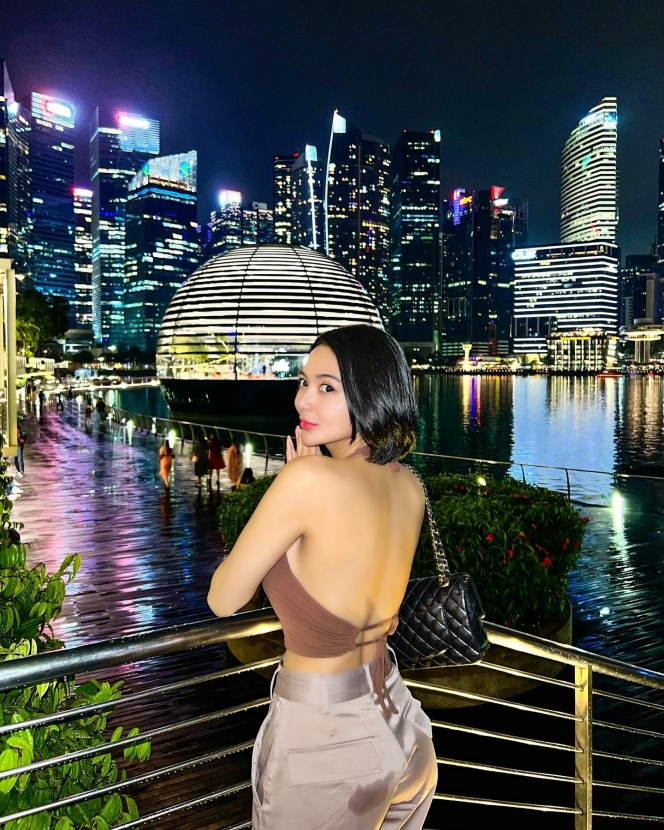7 Potret Wika Salim Liburan ke Singapura, Malah Masuk Angin karena Malam-Malam Tampil Terbuka 