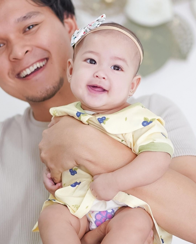 Potret Si Kembar Alma dan Alsha Main Bareng Ayahnya Anandito Dwis, Ekspresi Gemasnya Saingan Nih!