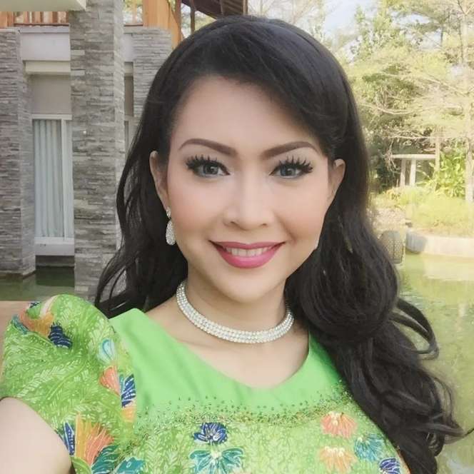 Nyesek Banget, Ini 10 Artis yang Bercerai Lewat Pesan Singkat