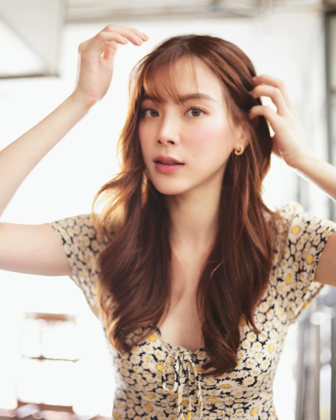 Cantiknya Gemesin Banget, Ini 8 Potret Aktris Thailand Baifern Pimchanok dengan Rambut Poni