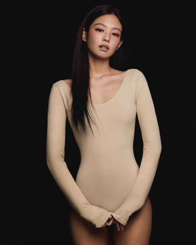 11 Potret Jennie BLACKPINK dengan Koleksi Limited Edition Terbaru Calvin Klein, Pinggang Super Ramping Jadi Sorotan!