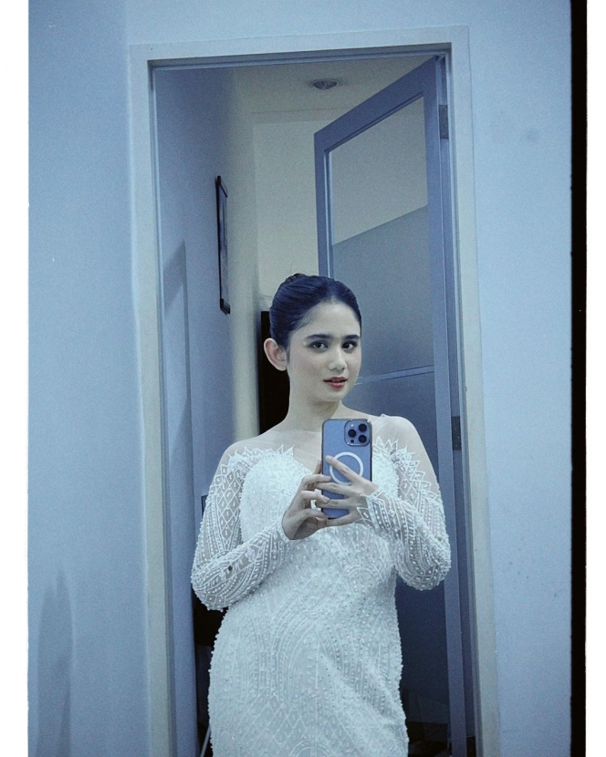 7 Potret Terbaru Tissa Biani yang Dipuji Anggun Banget, Cantik Berbalut Dress Putih