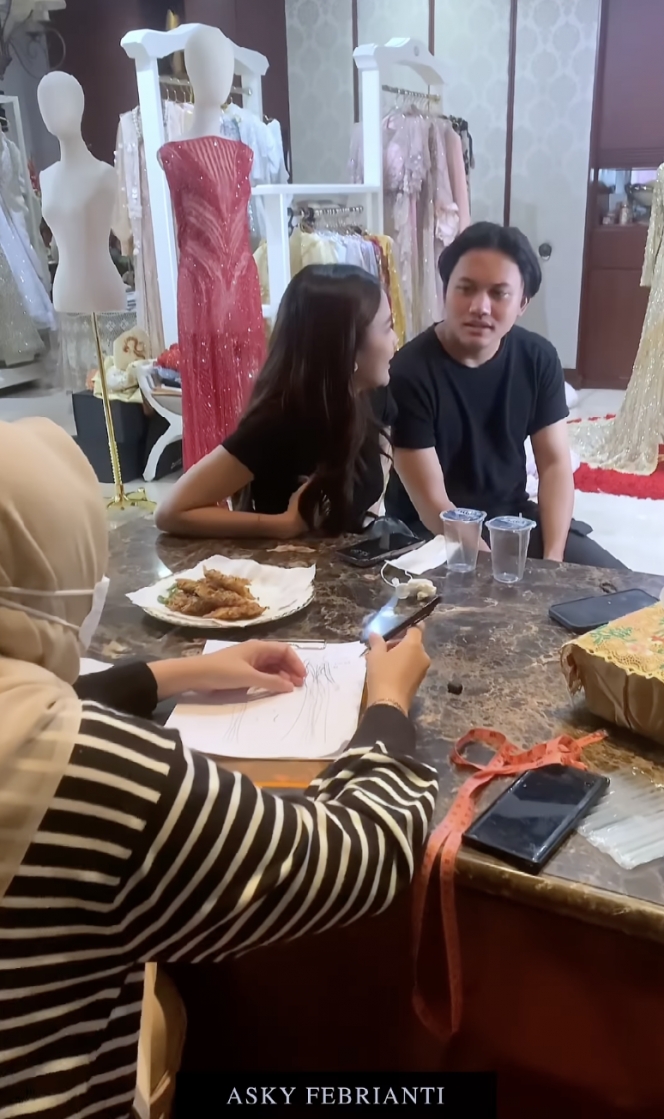 Deg-degan Banget, Ini 10 Momen Rizky Febian dan Mahalini Fitting Baju Lamaran yang Akhirnya Diungkap