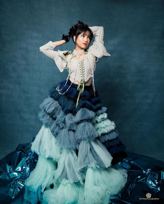 Pemotretan Terbaru Fuji Bernuansa Glamor, Disebut Mirip Barbie Hidup hingga Lebih Cocok Jadi Model