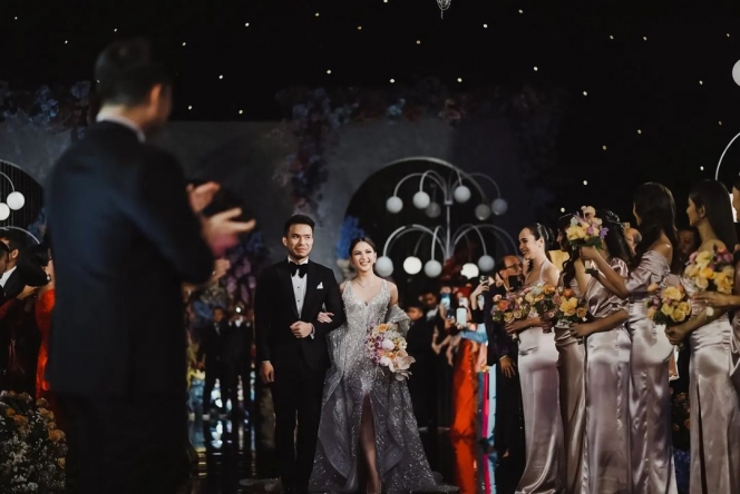 13 Potret Resepsi Pernikahan Jessica Mila dan Yakup Hasibuan, Mewah dan Cantik Sempurna!