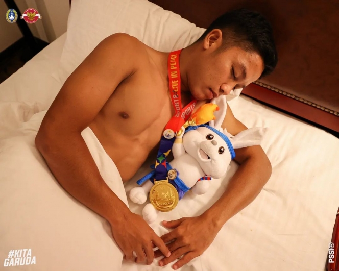 Tidur Nyenyak! Ini Deretan Potret Pemain Timnas Sepak Bola Indonesia Tidur Sambil Kalungkan Medali Emas Sea Games!