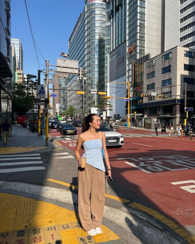 Deretan Potret Beby Tsabina Jalan-Jalan di Seoul, Pancarkan Aura Summer Girl Crush