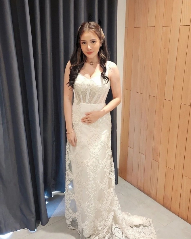 Potret Mawar AFI Kenakan Dress dengan Belahan Rendah, Auto Dapat Hujatan Netizen!