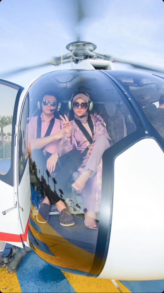 10 Potret Syahrini Naik Helikopter di Dubai, Romantis Liburan Mewah Bareng Suami