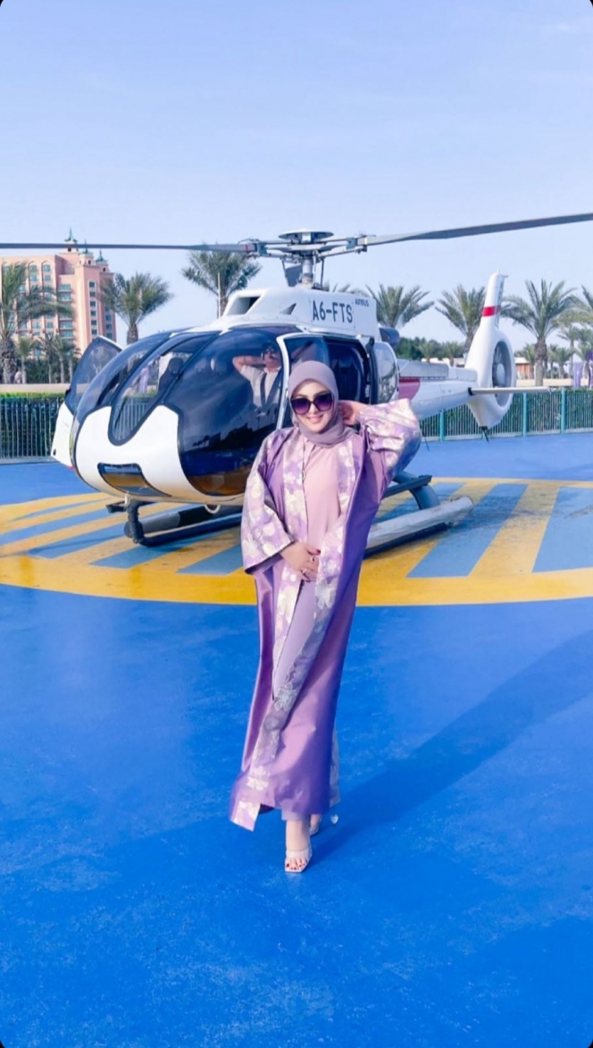 10 Potret Syahrini Naik Helikopter di Dubai, Romantis Liburan Mewah Bareng Suami