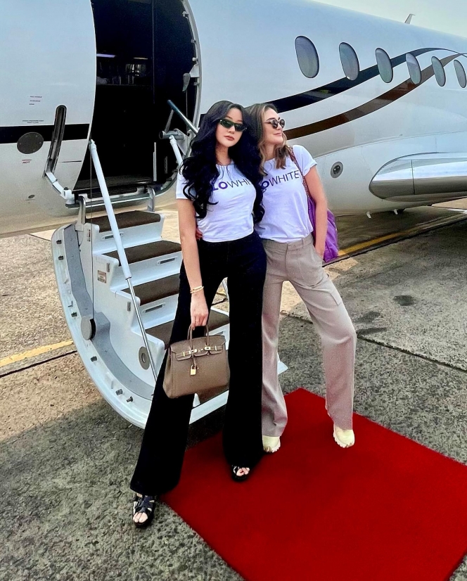 Lucinta Luna dan Luna Maya Naik Private Jet ke Jogja, Model Rambut Mereka Mirip!