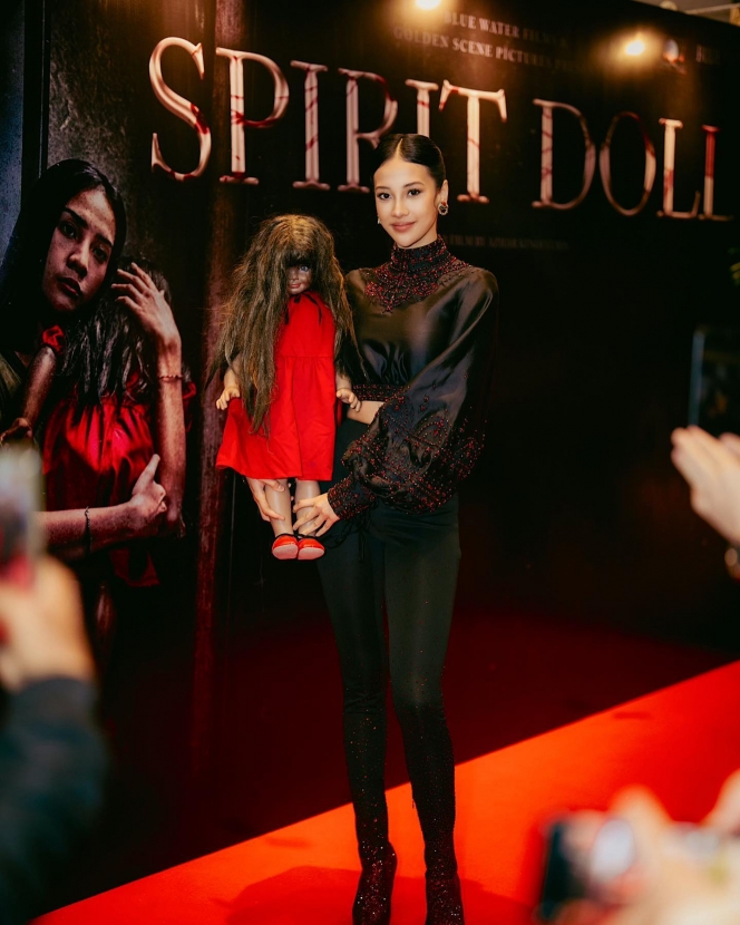 8 Potret Anya Geraldine di Premiere Film Spirit Doll, Stunning Banget!