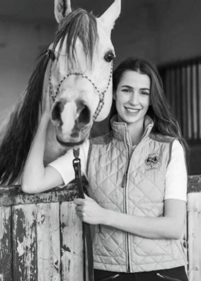 10 Potret Rajwa Al Saif, Istri Putra Mahkota Yordania Keturunan Bangsawan Arab Saudi yang Hobi Berkuda