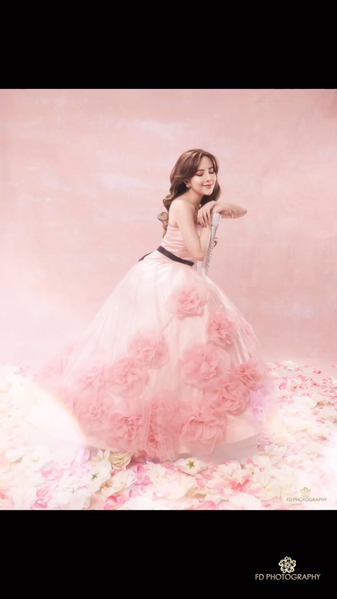 Bener-Bener Real Life Princess, Agatha Chelsea Tampil Flawless dalam Balutan Gaun Soft Pink