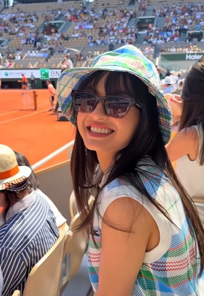 Disebut Lisa BLACKPINK Indonesia, Potret Cantik Raline Shah Panas-Panasan Nonton Tenis di Paris Bikin Netizen Terpana