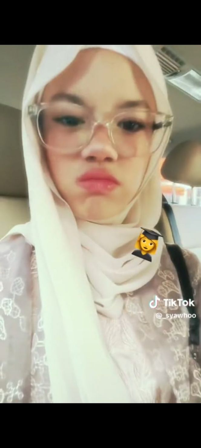 Pakai Hijab dan Makeup Minimalis, Ini Potret Kelulusan Safeea Ahmad Putri Ahmad Dhani dan Mulan Jameela yang Curi Perhatian!