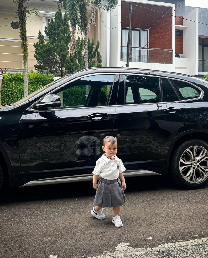 Potret Zakia Anak Natta Reza Tampil Cute dengan Rambut Kuncir Dua, Gemas Kiyowo!