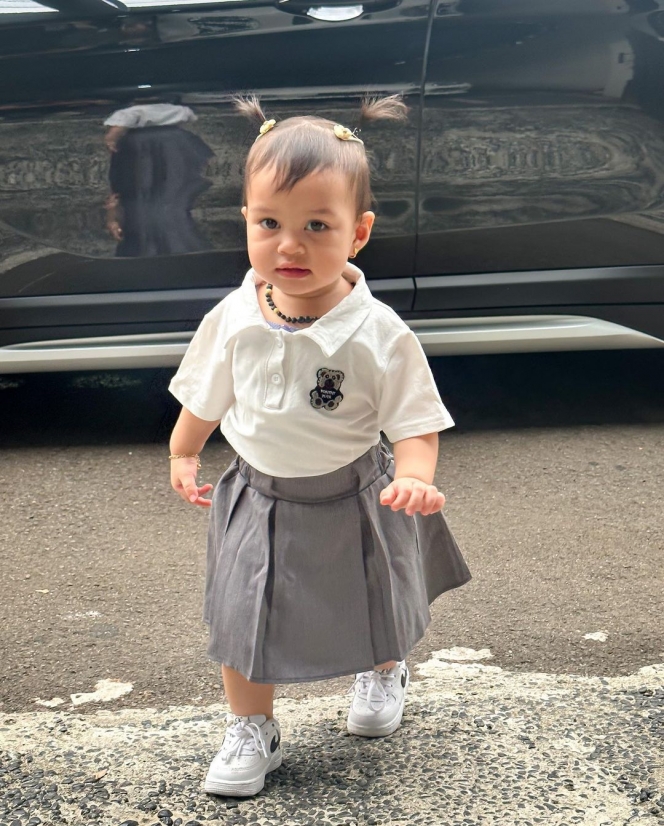 Potret Zakia Anak Natta Reza Tampil Cute dengan Rambut Kuncir Dua, Gemas Kiyowo!