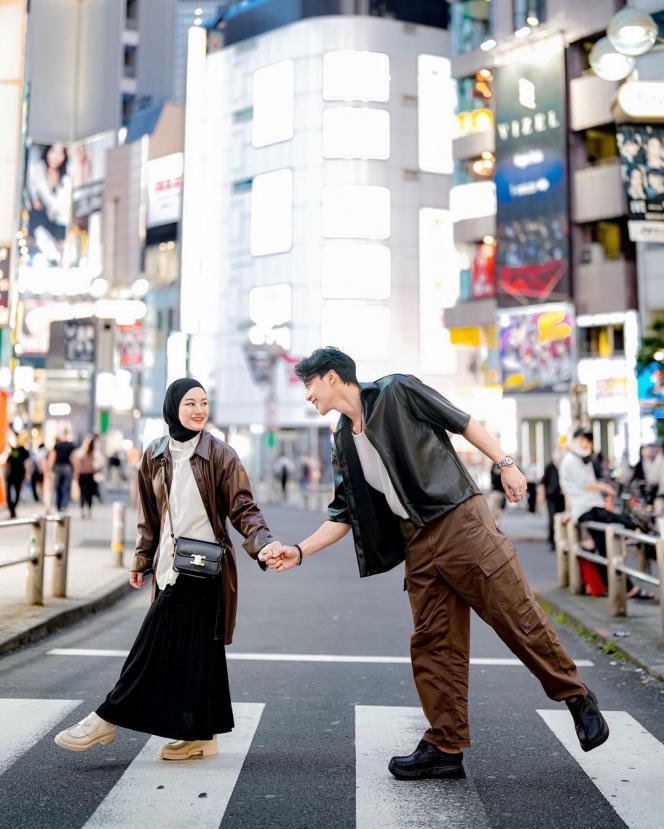 7 Potret Liburan Dinda Hauw dan Rey Mbayang di Jepang, Romantis Banget Bikin Jomblo Iri!