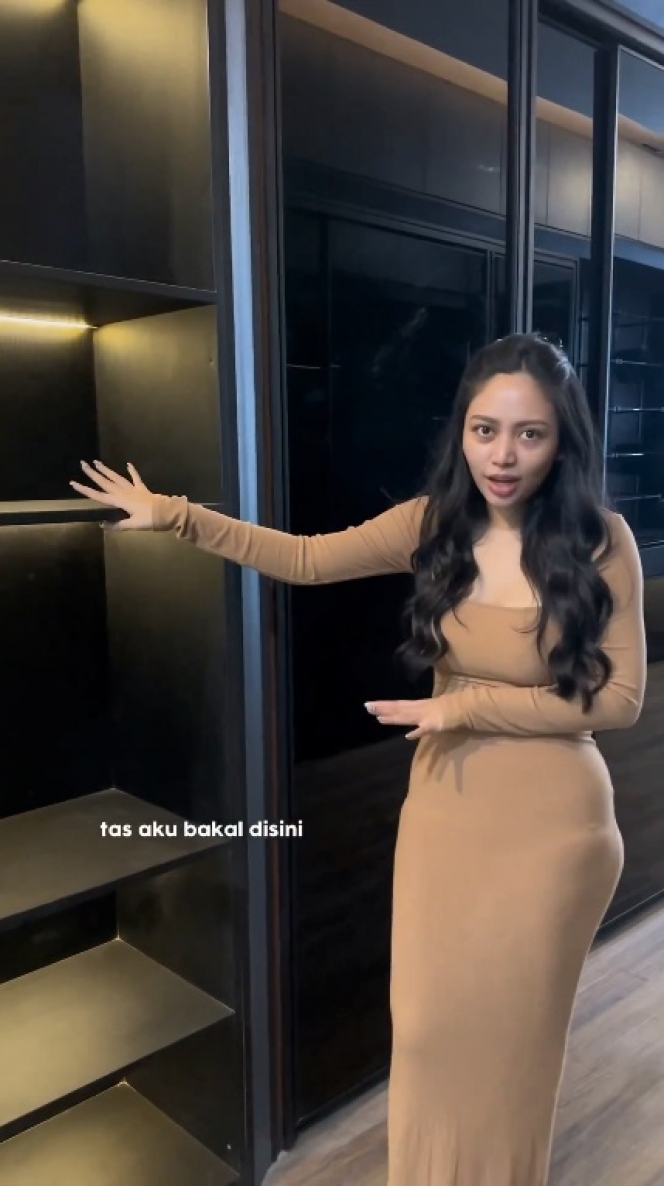 7 Potret Rachel Vennya Spill Walk in Closet, Netizen Malah Salfok dengan Body Goals-nya