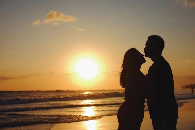 10 Potret Romantis Syahnaz dan Jeje sebelum Isu Perselingkuhan Terkuak!