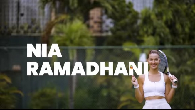 Bak Super Model, Ini Deretan Potret Nia Ramadhani Pakai Rok Mini Pamer Body Goals di Lapangan Tenis
