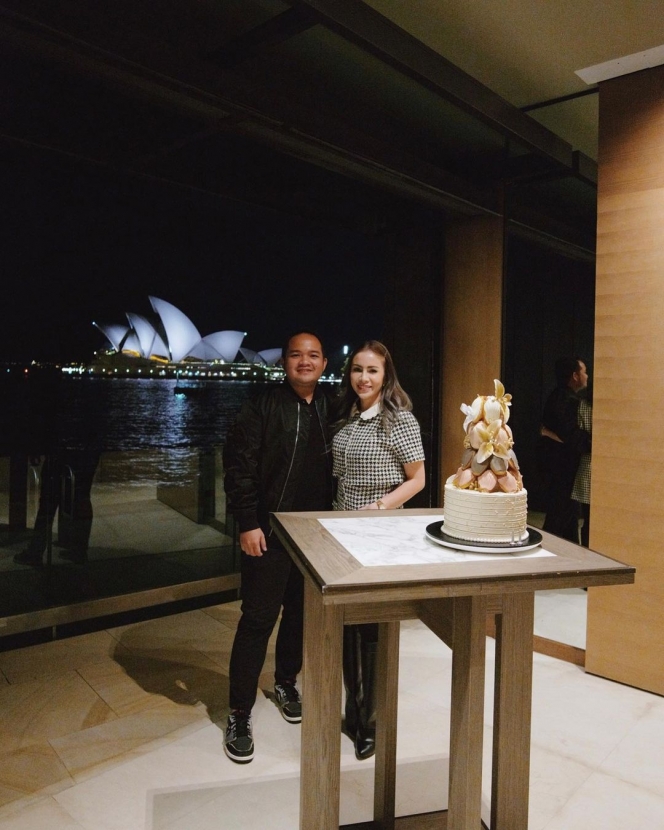11 Potret Pesta Kejutan Ulang Tahun Kedua Momo Geisha di Australia, Mewah dengan View Cantik Sydney Opera House 