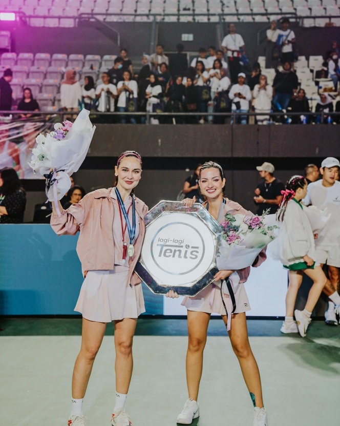 8 Potret Kemenangan Luna Maya dan Nia Ramadhani di Lagi-Lagi Tenis!