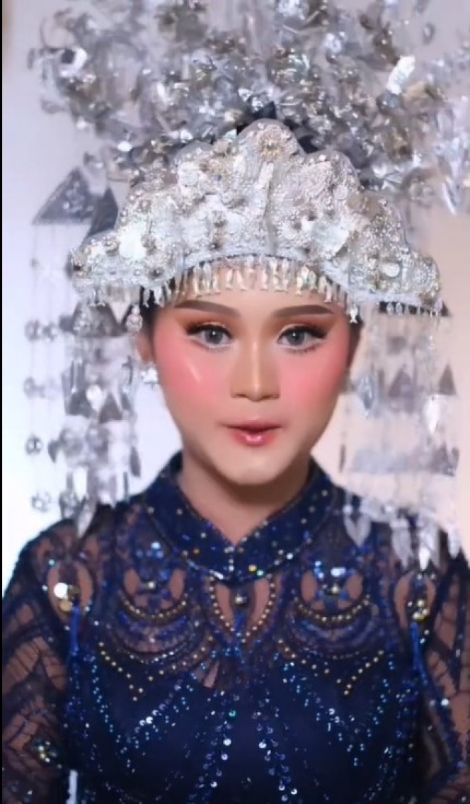 Potret Transformasi Wajah Wanita Mirip Fajar Sadboy, Awalnya Tampil Natural Langsung Jadi Glowing!