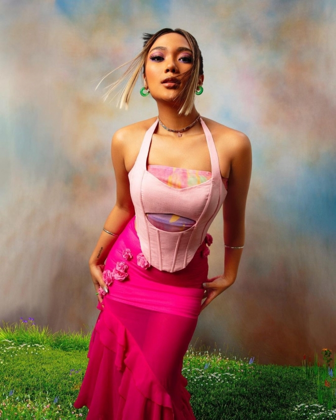 Deretan Potret Marion Jola Pakai Outfit Pink, Penampilannya Gemes dan Manis Banget!