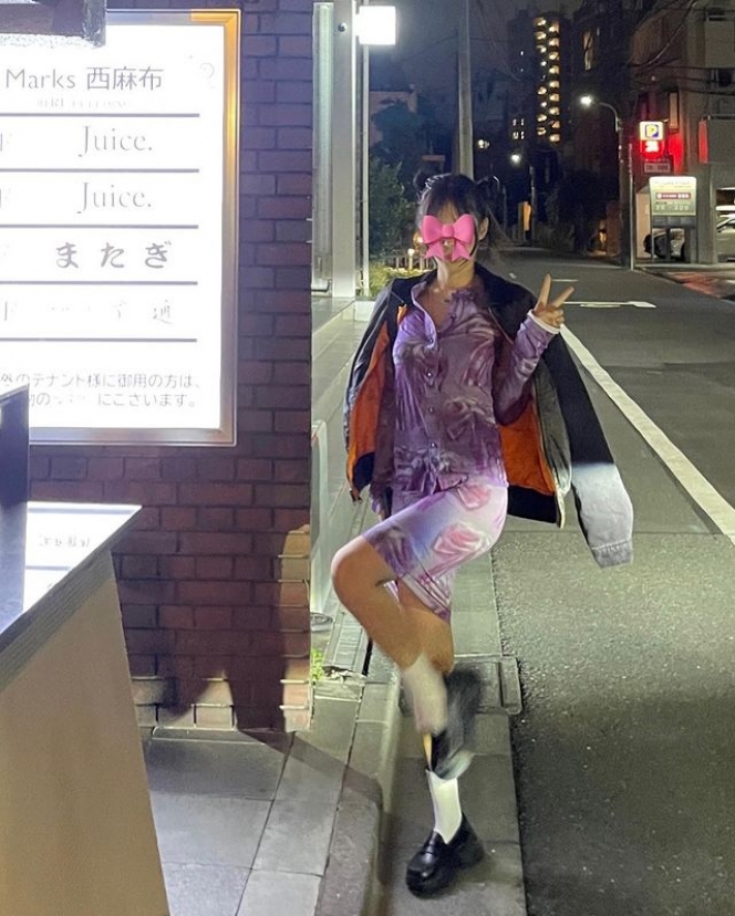 8 Potret Jennie BLACKPINK Hangout di Tokyo Bareng Teman - Tuai Berbagai Komentar! 
