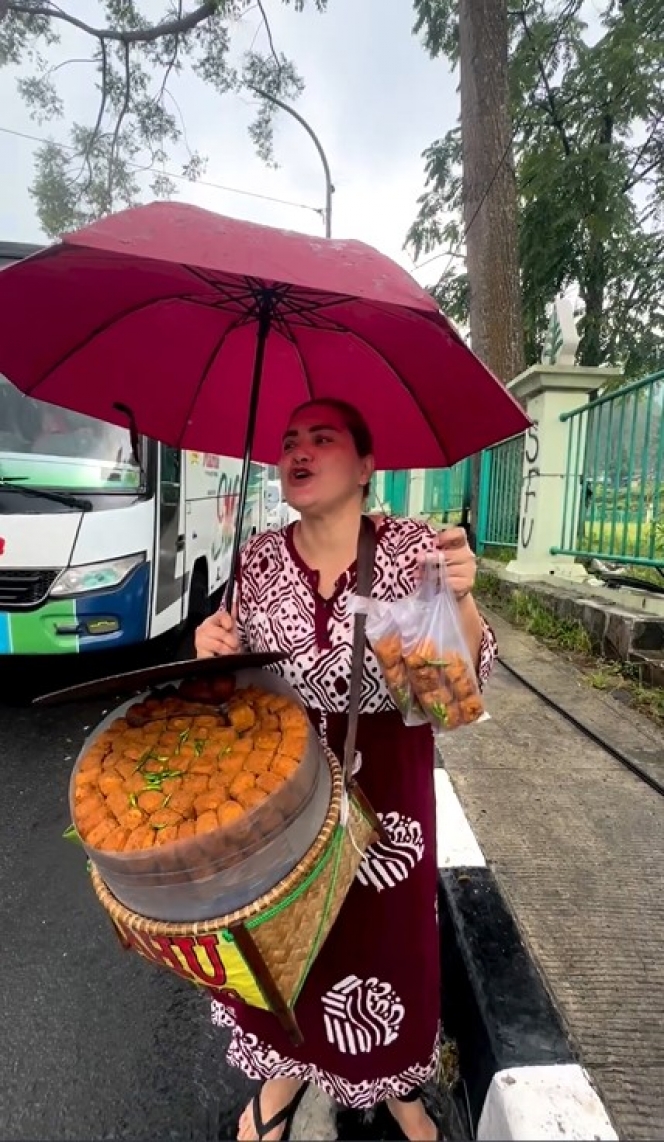 10 Potret Terbaru Ana Shirley, Dulu jadi  Lady Warkop Kini Jualan Tahu di Pinggir Jalan