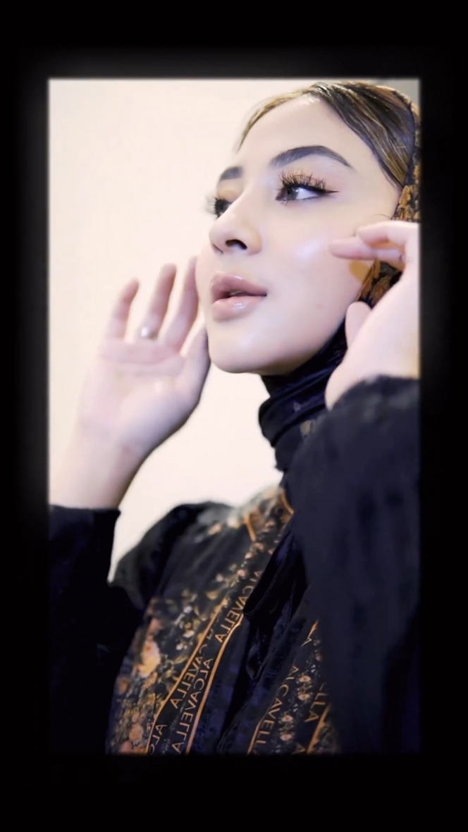 10 Potret Margin Wieheerm yang Makin Pede Memakai Hijab Jipon, Ramai Sorotan Netizen