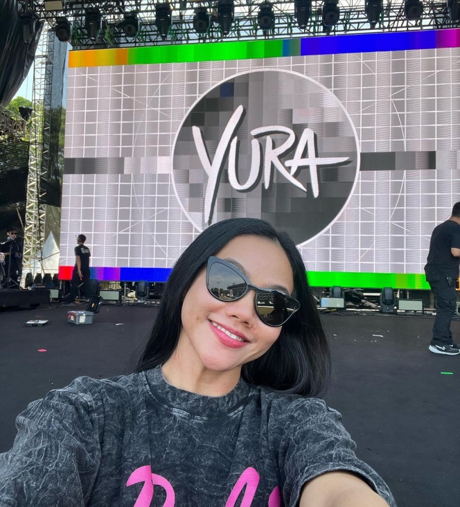 Disebut Barbie Sunda, Ini Potret Cantik Yura Yunita di Konser We The Fest 2023