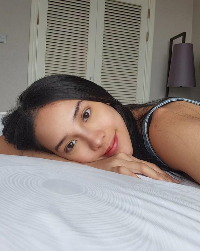 9 Potret Anya Geraldine Foto Selfie Sambil Rebahan, Curi Perhatian Sampai Bikin Halu Netizen