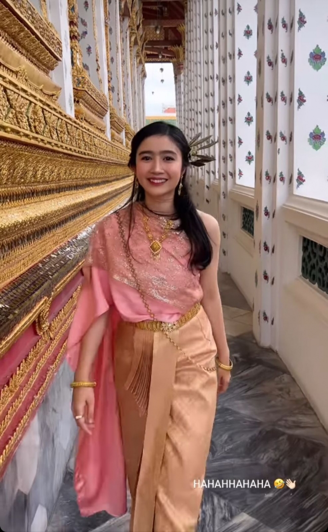 11 Potret Febby Rastanty Pakai Baju Tradisional Thailand, Cantik Memukau Bak Warga Lokal