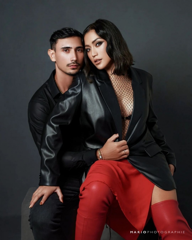 Kompak Pakai Outfit Hitam, Jessica Iskandar dan Vincent Verhaag Tampil Bak Pasangan Mafia di Pemotretan Terbarunya