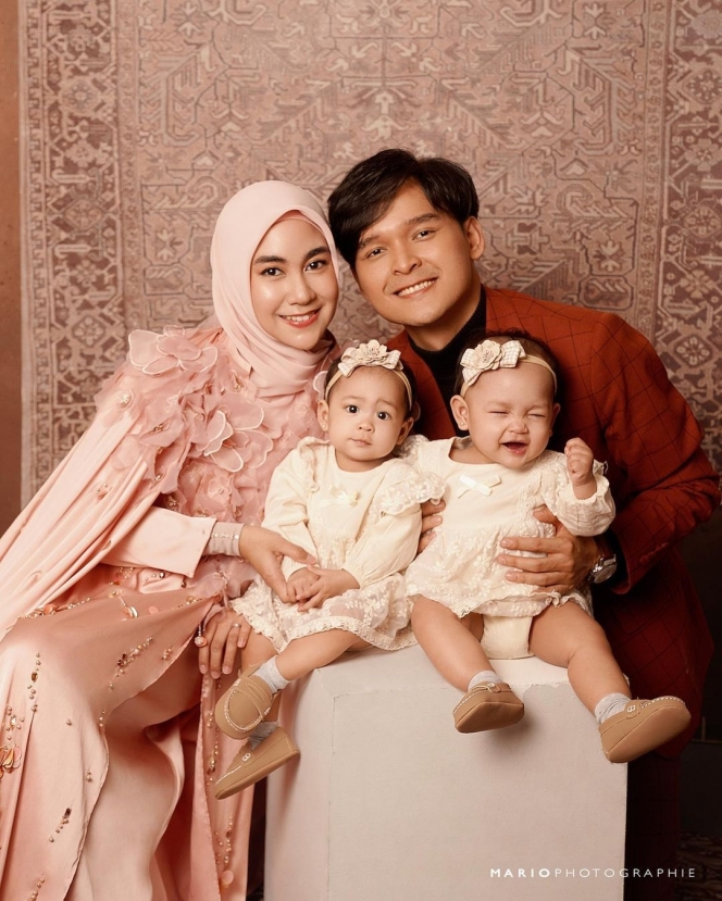 Anisa Rahma Jalani Pemotretan bareng Keluarga, Gemasnya Si Kembar Langsung Curi Perhatian