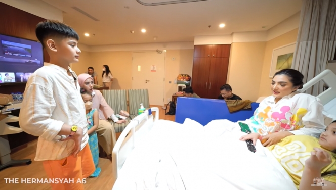 Potret King Faaz yang Jenguk Arsy Hermansyah di Rumah Sakit, Care Banget!