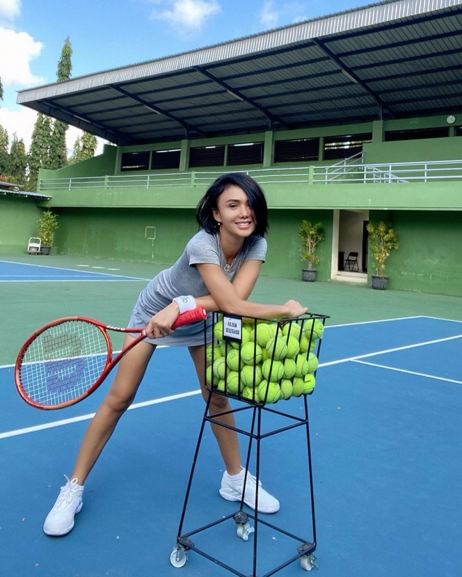 Cantiknya Potret Yuni Shara saat di Lapangan Tenis, Body Goals Bak Masih Gadis Sukses Curi Perhatian