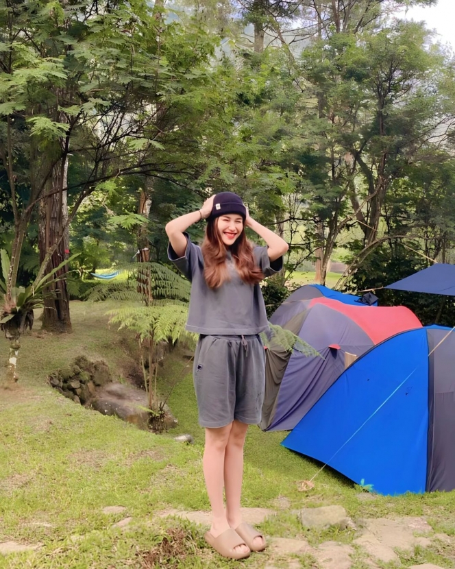 10 Potret Ayu Ting Ting saat Camping Ceria, Tetap Tampil Cantik dan Makin Fresh