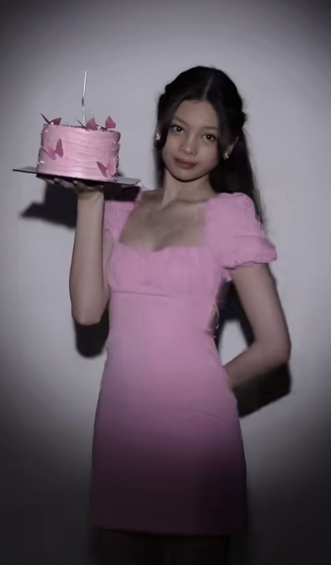 Potret Perayaan Ulang Tahun Nada Tarina Bareng Deddy Corbuzier, Tampil Cantik dengan Outfit Pink Mirip Jennie BLACKPINK!