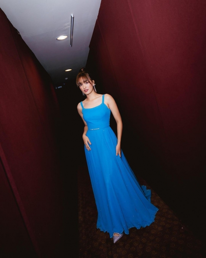 Potret Mawar Eva di Gala Premiere Film Galaksi, Tampil Bak Princess hingga Disebut Mirip Dakota Johnson